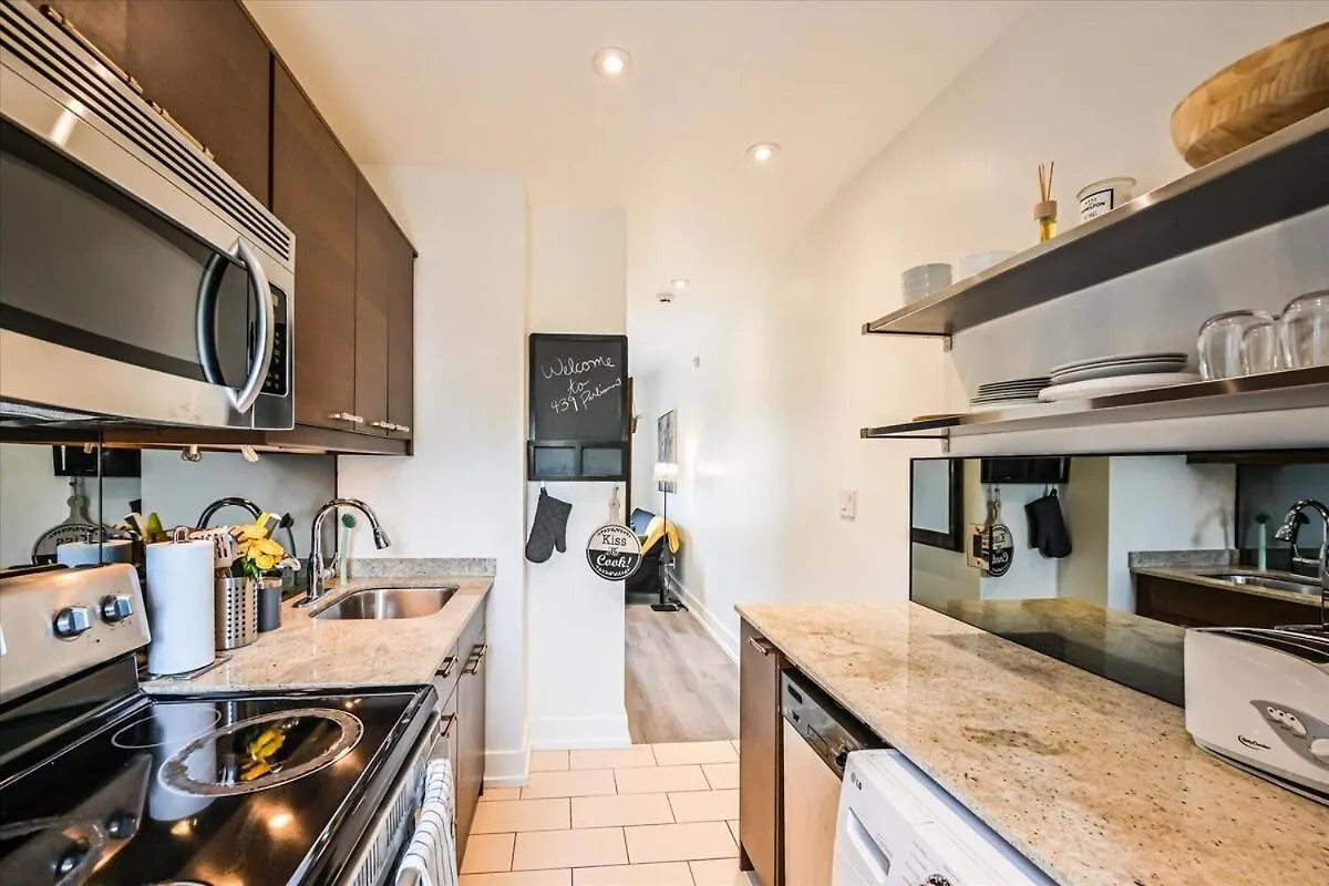 Apartment 1 Bedroom Oasis In Downtown Toronto