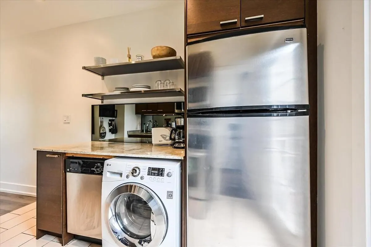 Apartment 1 Bedroom Oasis In Downtown Toronto