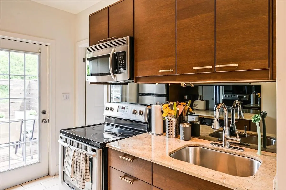1 Bedroom Oasis In Downtown Toronto Apartment