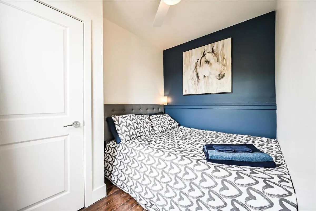 1 Bedroom Oasis In Downtown Toronto