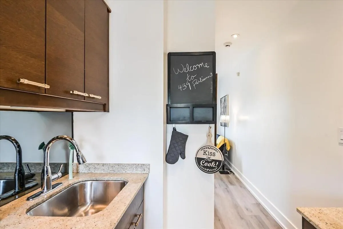 1 Bedroom Oasis In Downtown Toronto 0*,  Canada