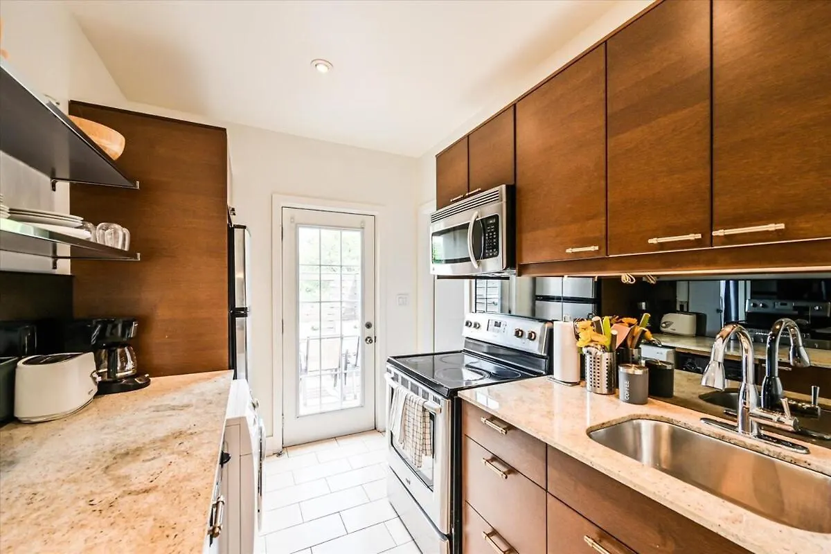1 Bedroom Oasis In Downtown Toronto