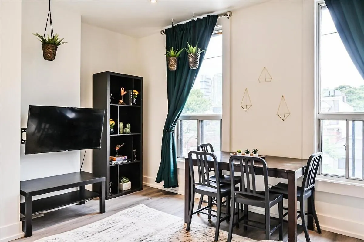 Apartment 1 Bedroom Oasis In Downtown Toronto